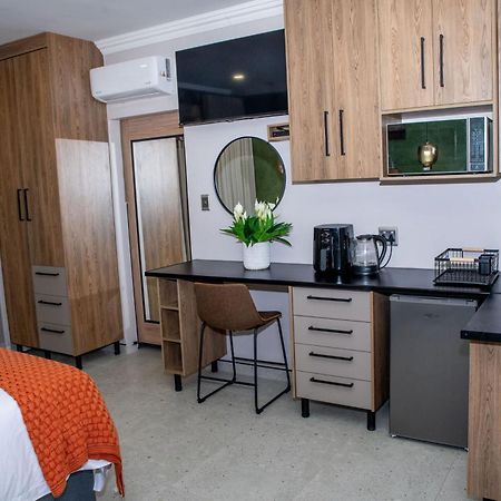 Iso'Bella Vita Guesthouse Пхалаборва Экстерьер фото