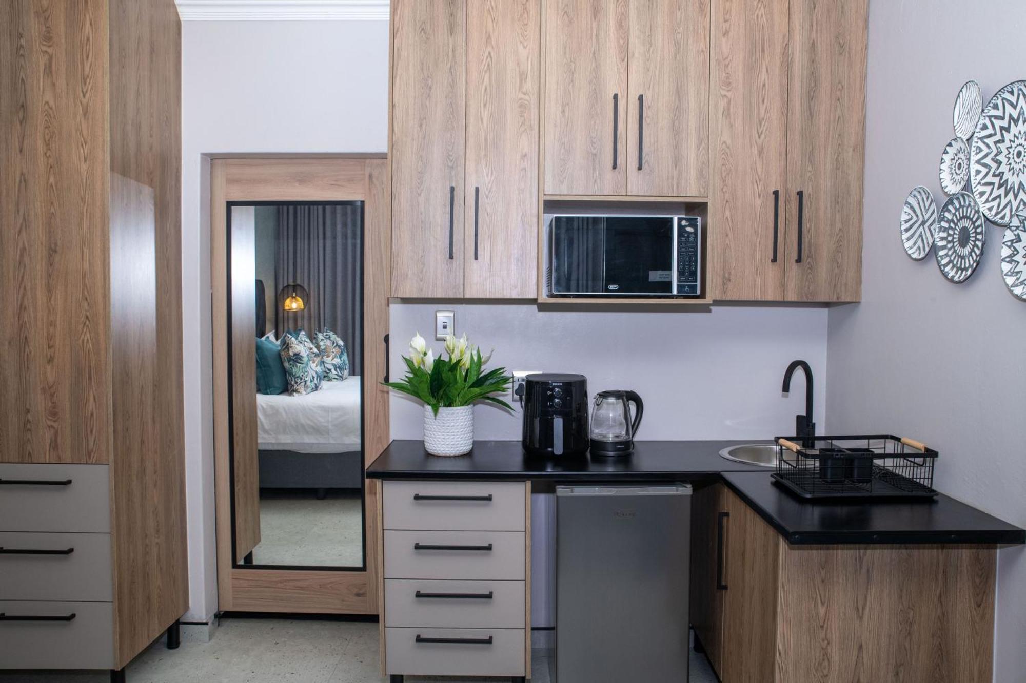 Iso'Bella Vita Guesthouse Пхалаборва Экстерьер фото