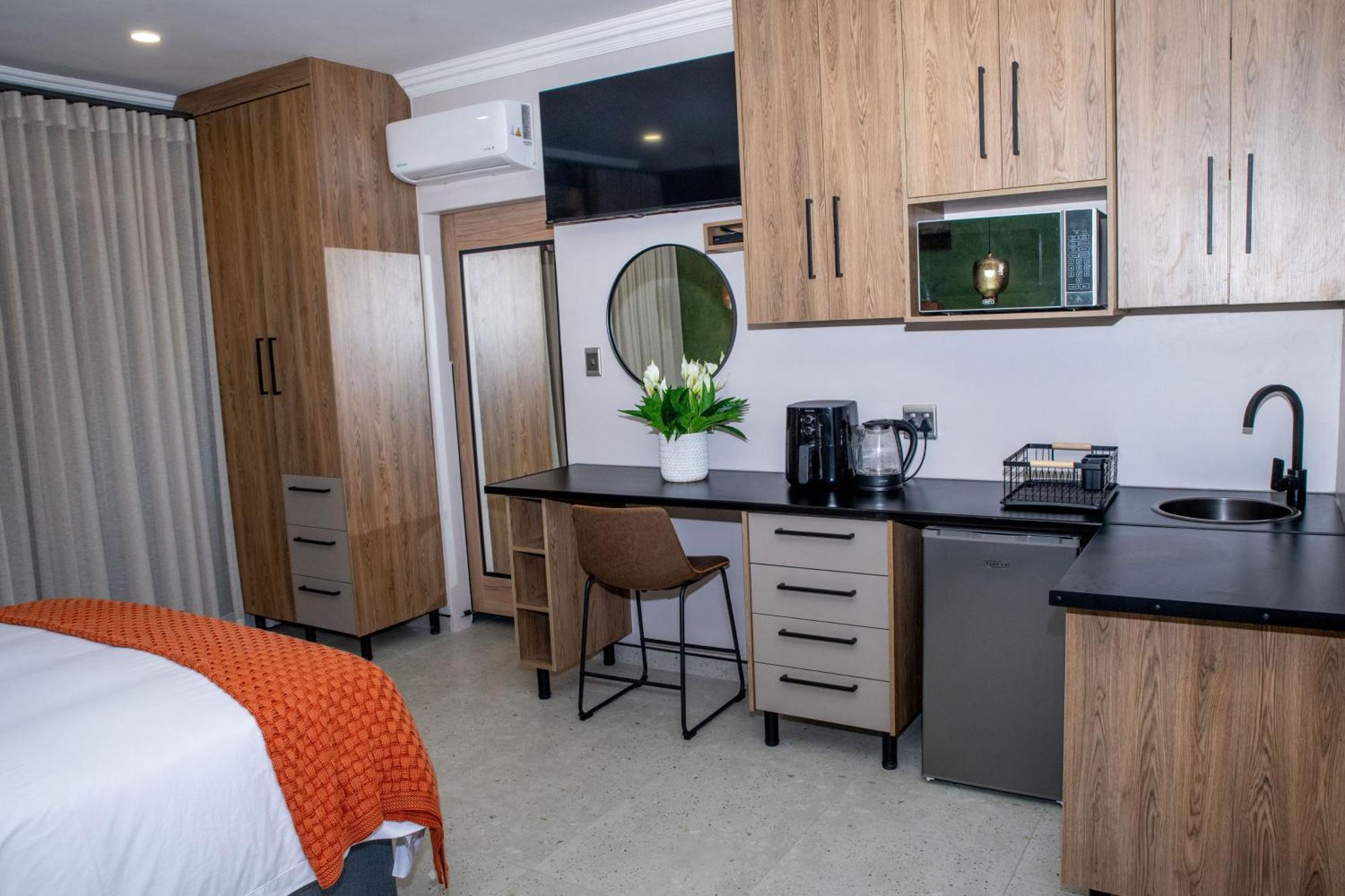 Iso'Bella Vita Guesthouse Пхалаборва Экстерьер фото