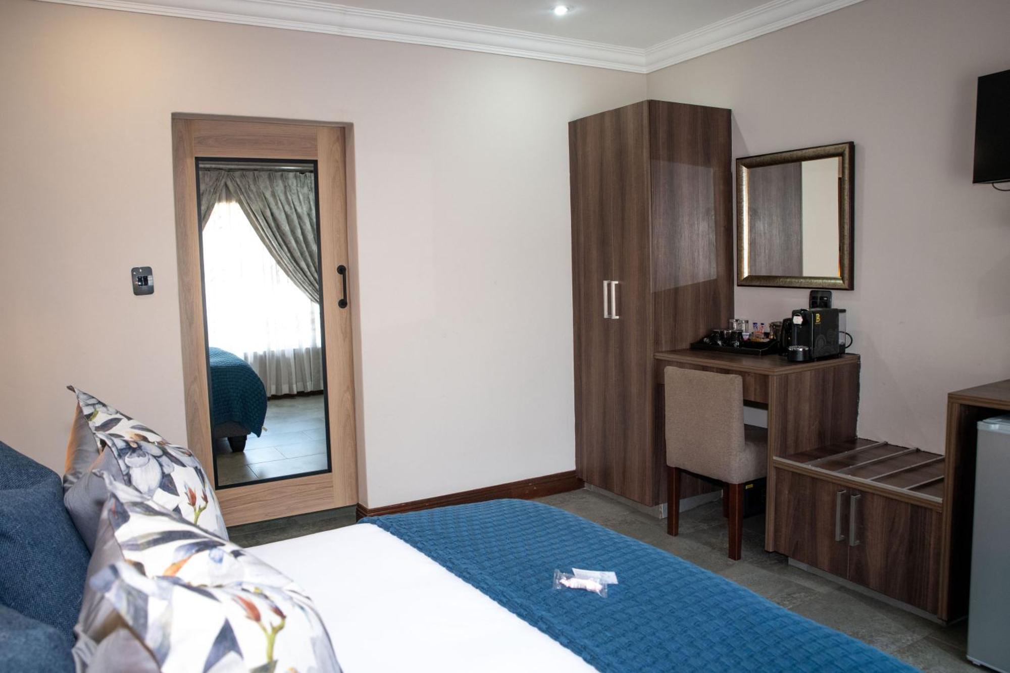 Iso'Bella Vita Guesthouse Пхалаборва Номер фото