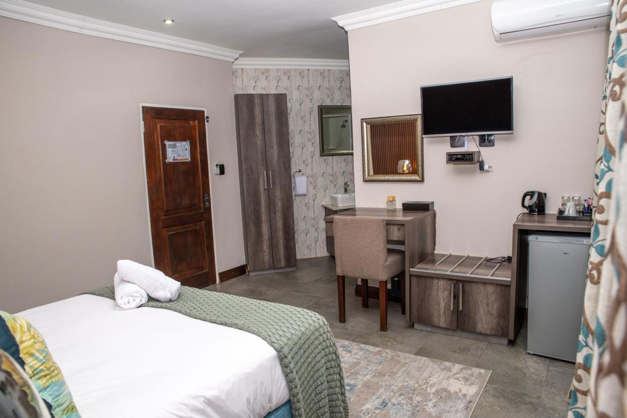 Iso'Bella Vita Guesthouse Пхалаборва Экстерьер фото