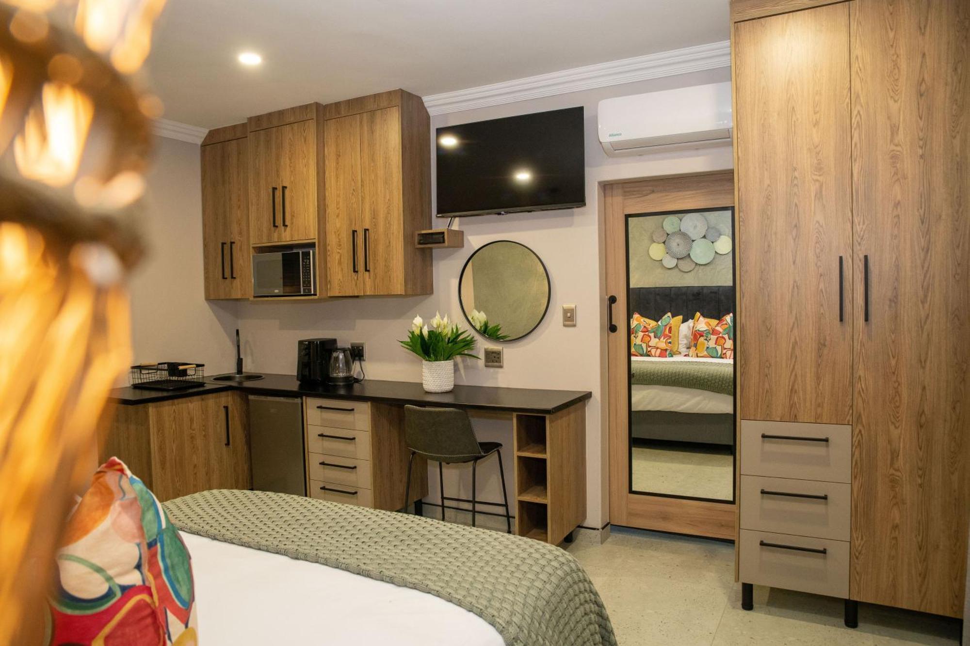 Iso'Bella Vita Guesthouse Пхалаборва Экстерьер фото
