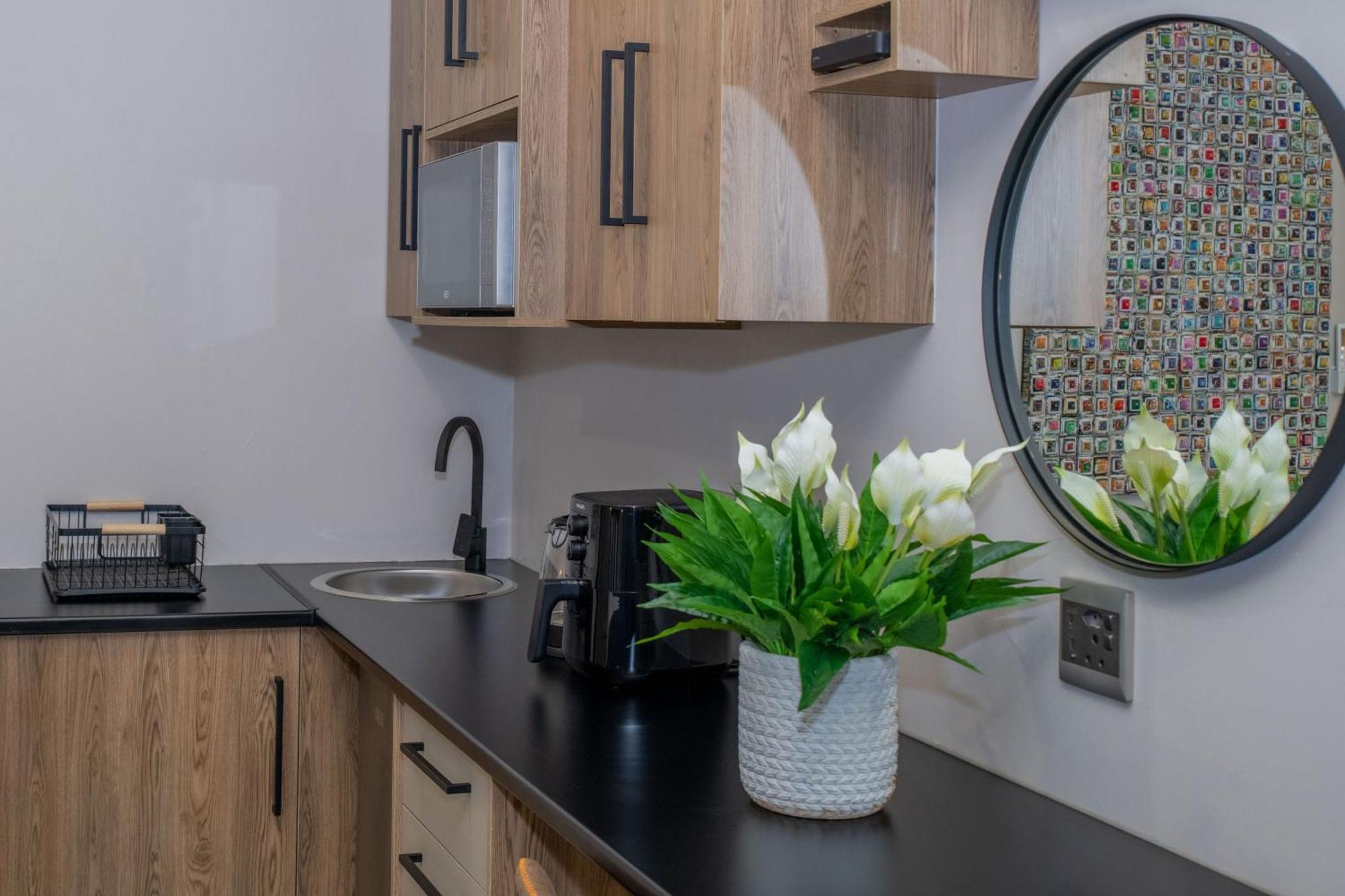 Iso'Bella Vita Guesthouse Пхалаборва Экстерьер фото