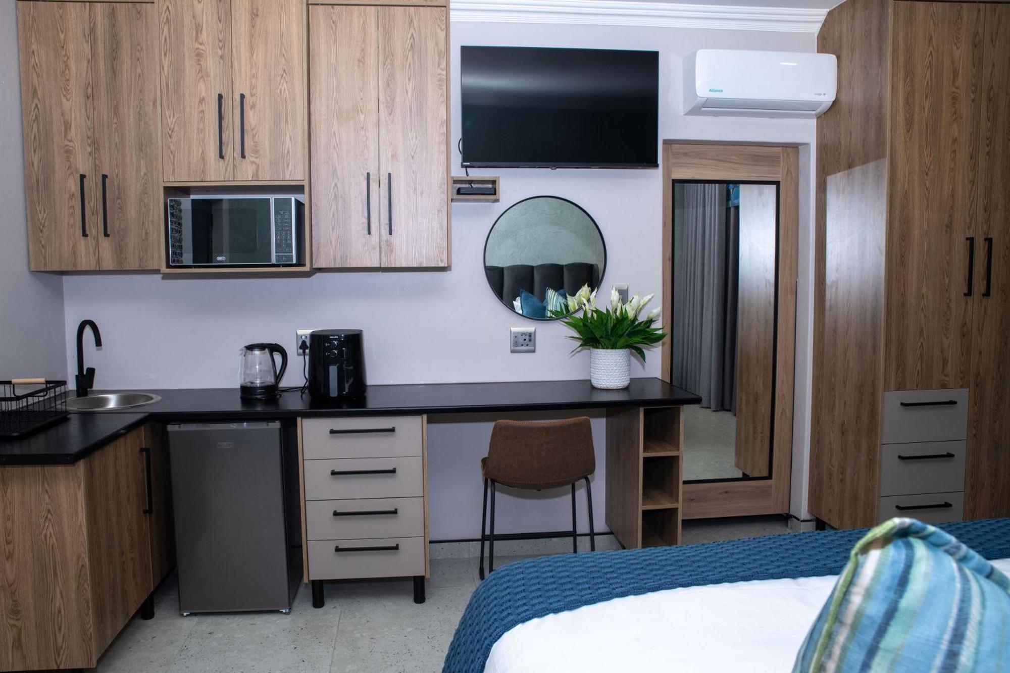 Iso'Bella Vita Guesthouse Пхалаборва Экстерьер фото