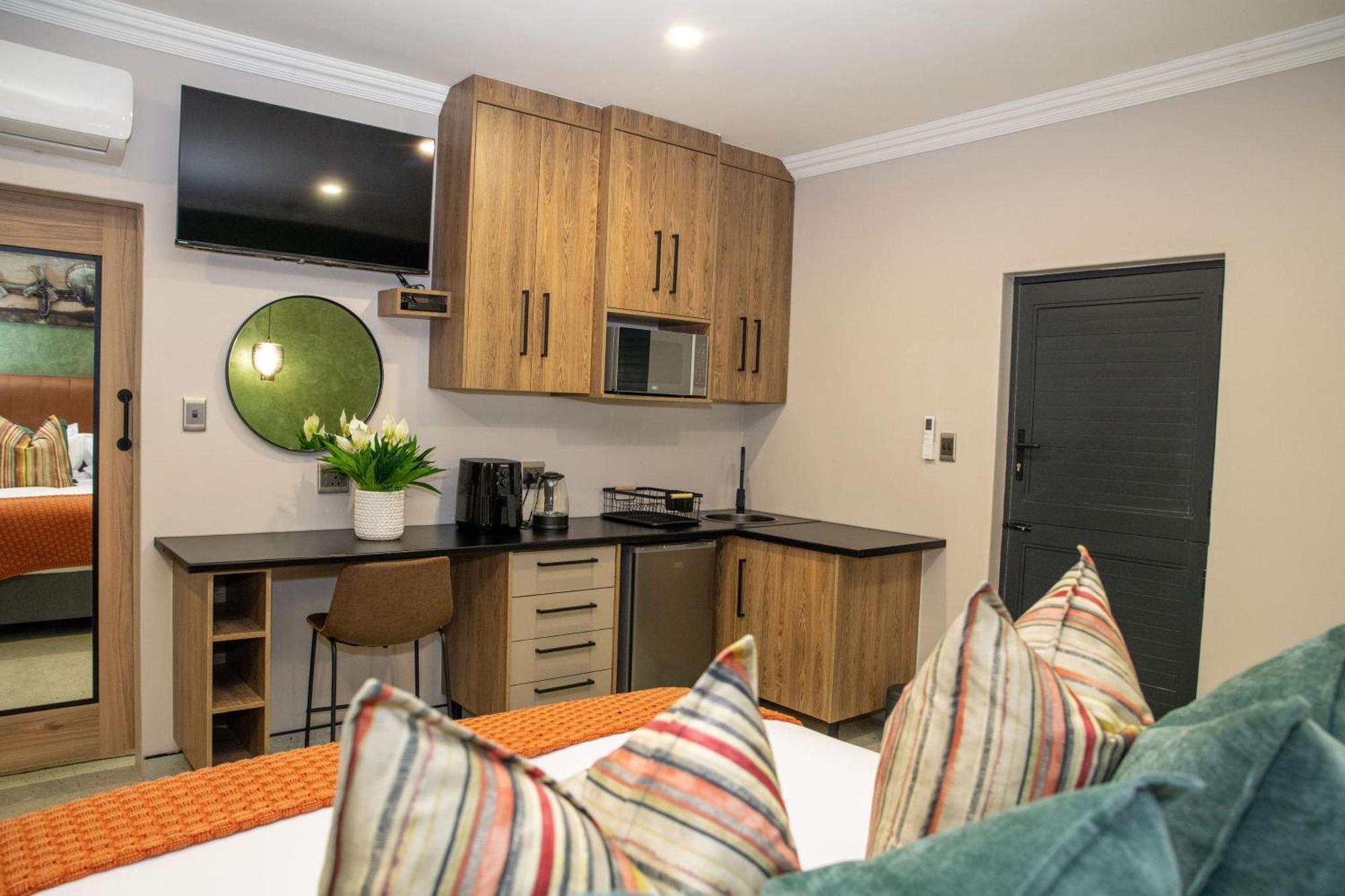 Iso'Bella Vita Guesthouse Пхалаборва Экстерьер фото