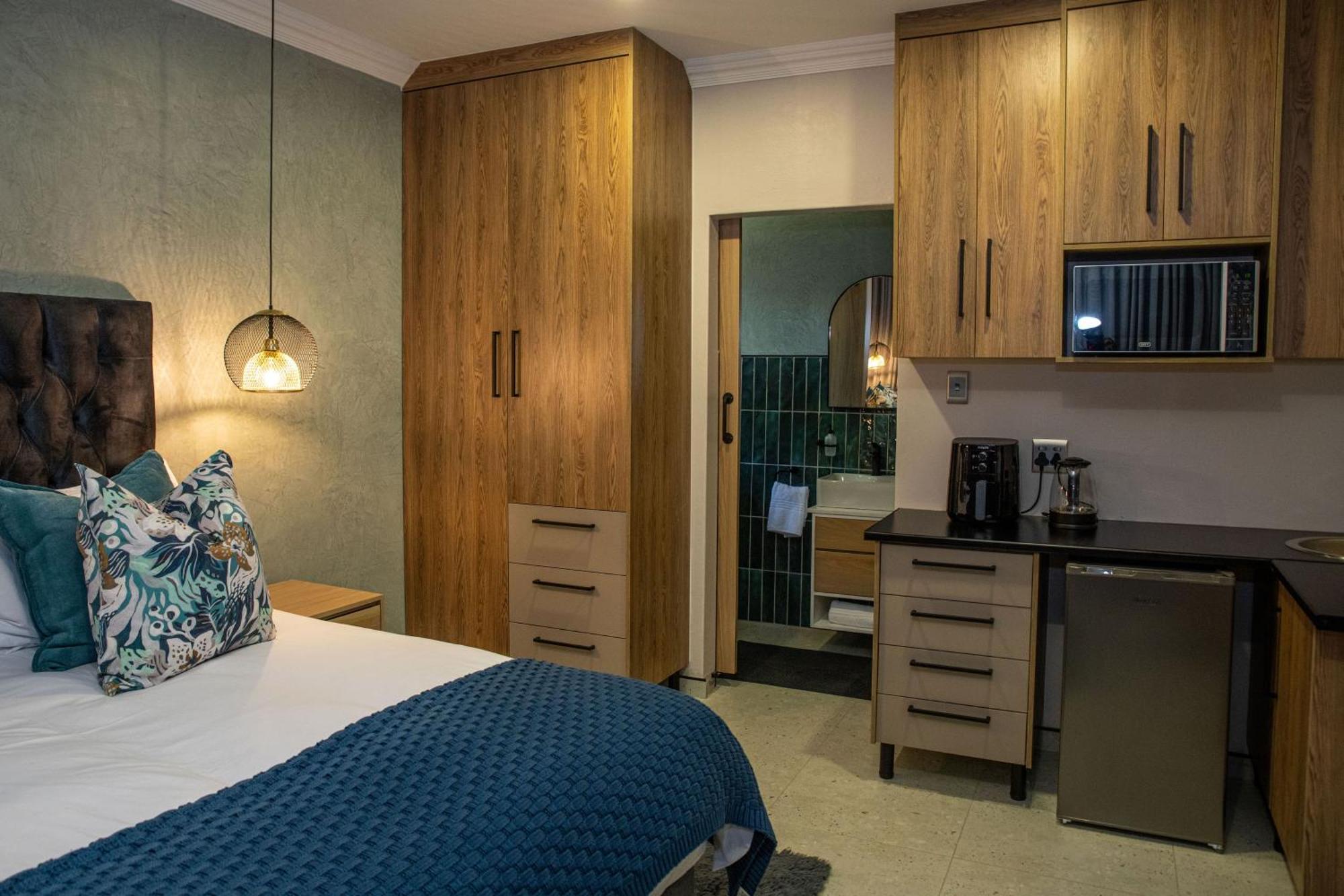 Iso'Bella Vita Guesthouse Пхалаборва Экстерьер фото